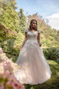 Miranda the Celebrant / Lush Curve Bridal