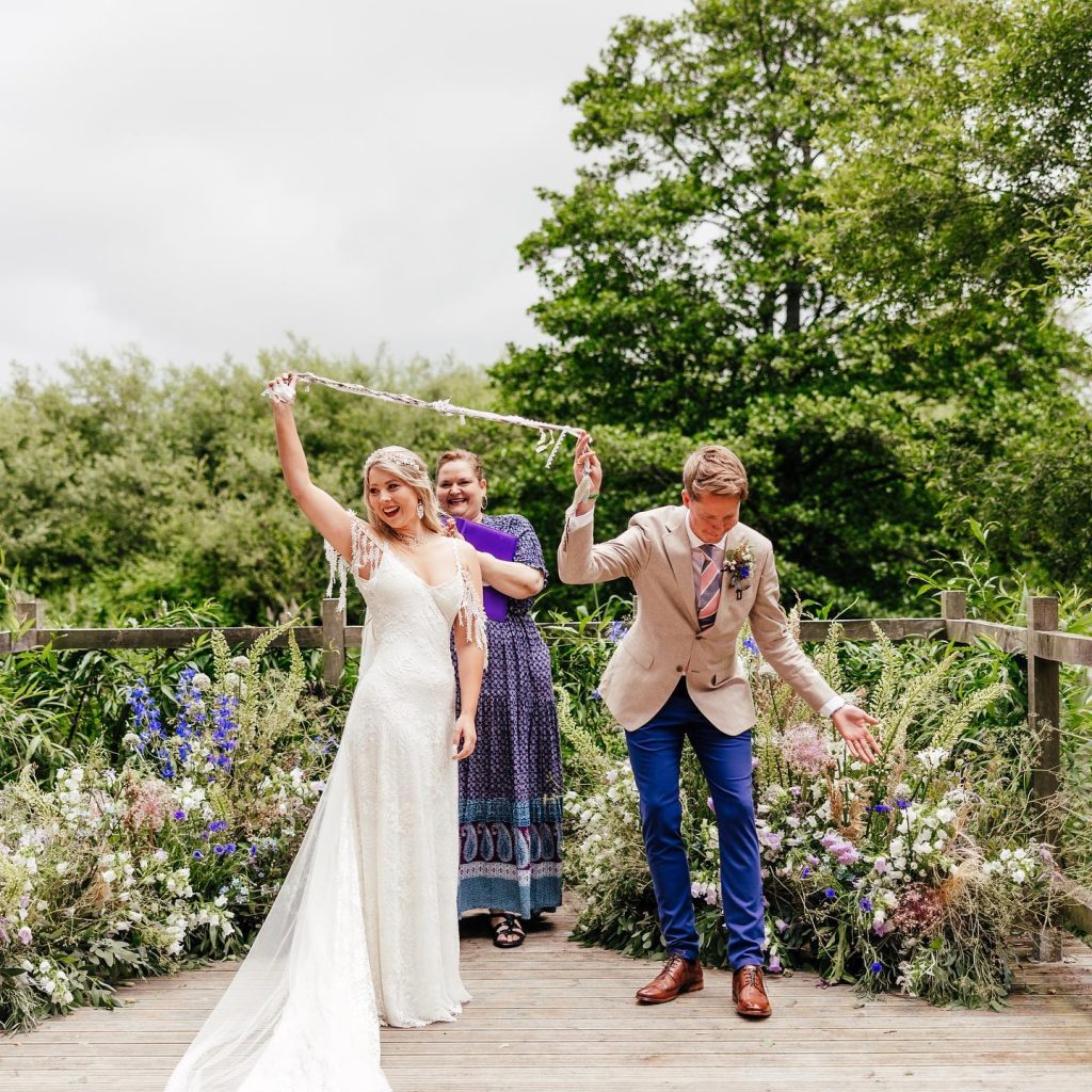 Friend or Pro? 1 3D6A5BA8 A3DA 4F6D ACA6 981509821D4C