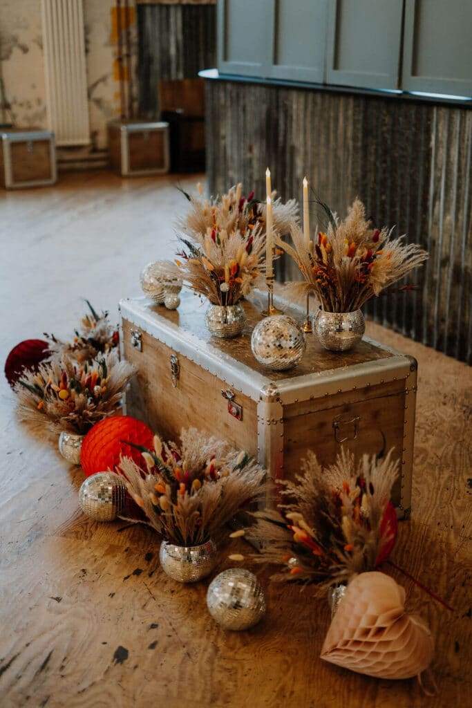 Decorative arrangements with candles and flowers